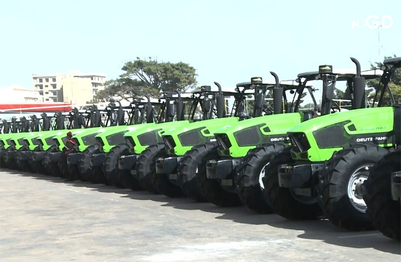 Tracteurs modernes pour l'agriculture sénégalaise